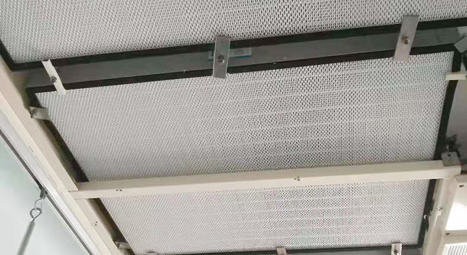 白血病病房空氣防疫(無(wú)隔板高效頂端送風(fēng))安裝之中